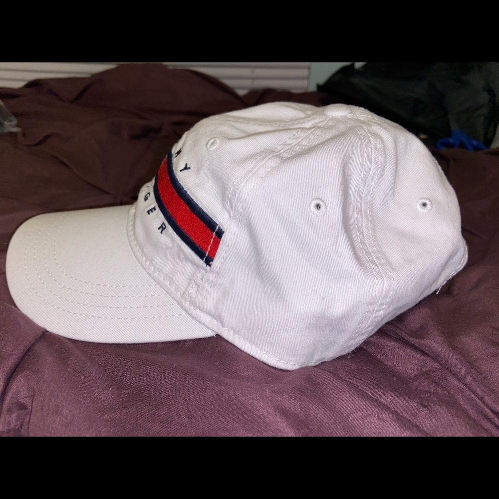Tommy Hilfiger hat
